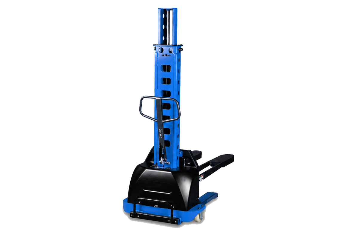 ARAS self-loading stacker that loads and transports heavy cargo in one unit, Qatar